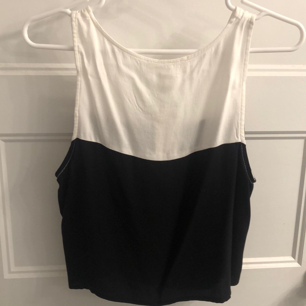 B&W Tank - Picture 2 of 4